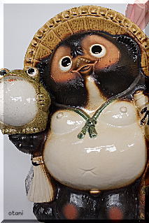 信楽焼かえる付き傘立て狸の販売【大谷陶器】