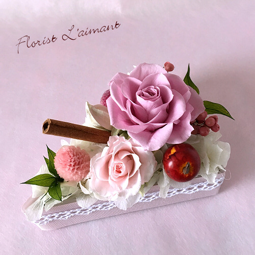 お見舞いや誕生日プレゼントにショートケーキ型のフラワーケーキ