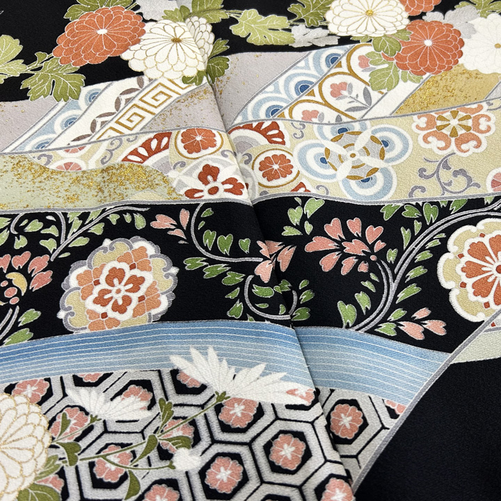 古典の美で魅了する華やかさ「内と良」京友禅黒留袖 古典の美で魅了