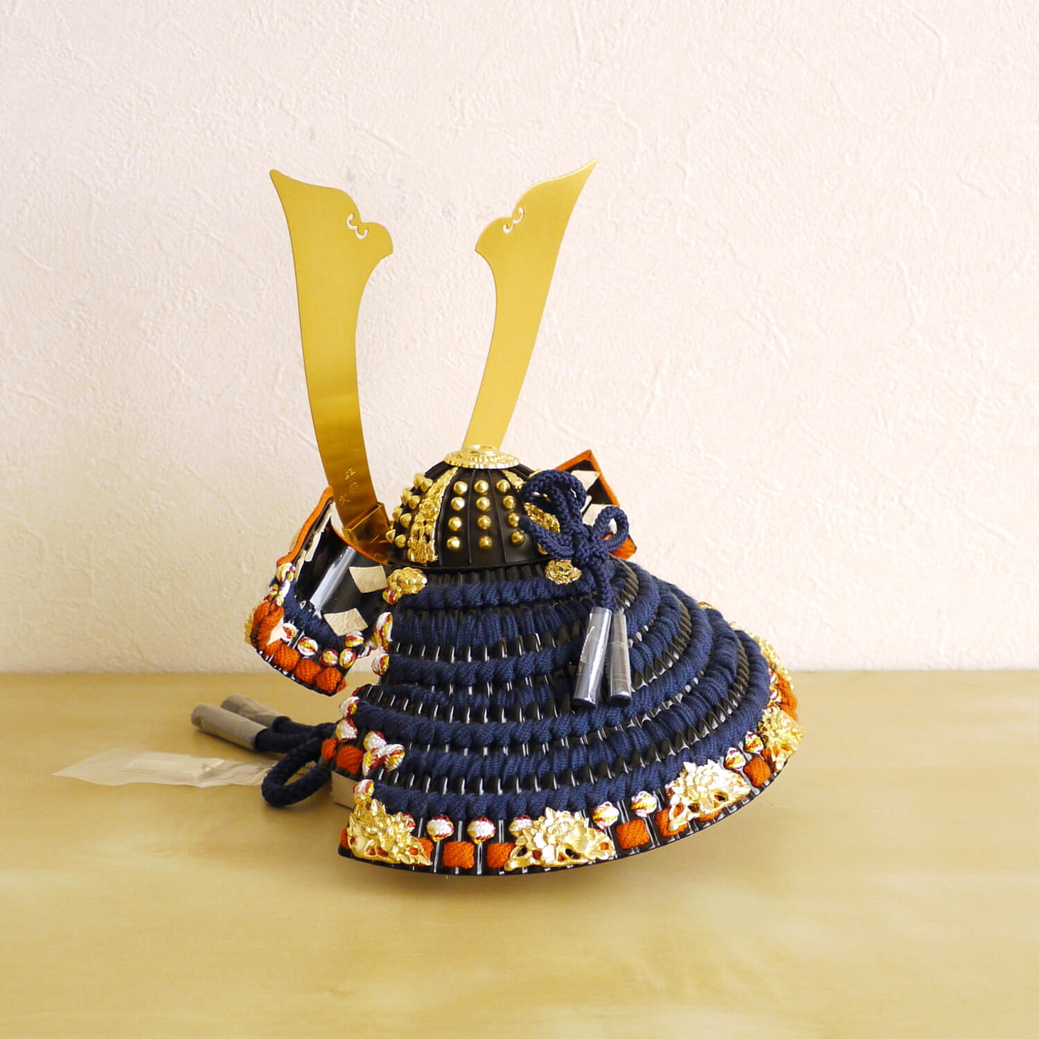 京都・平安武久作 京8号 濃紺糸縅 黒漆小札 手打 別誂手彫長鍬形・四段