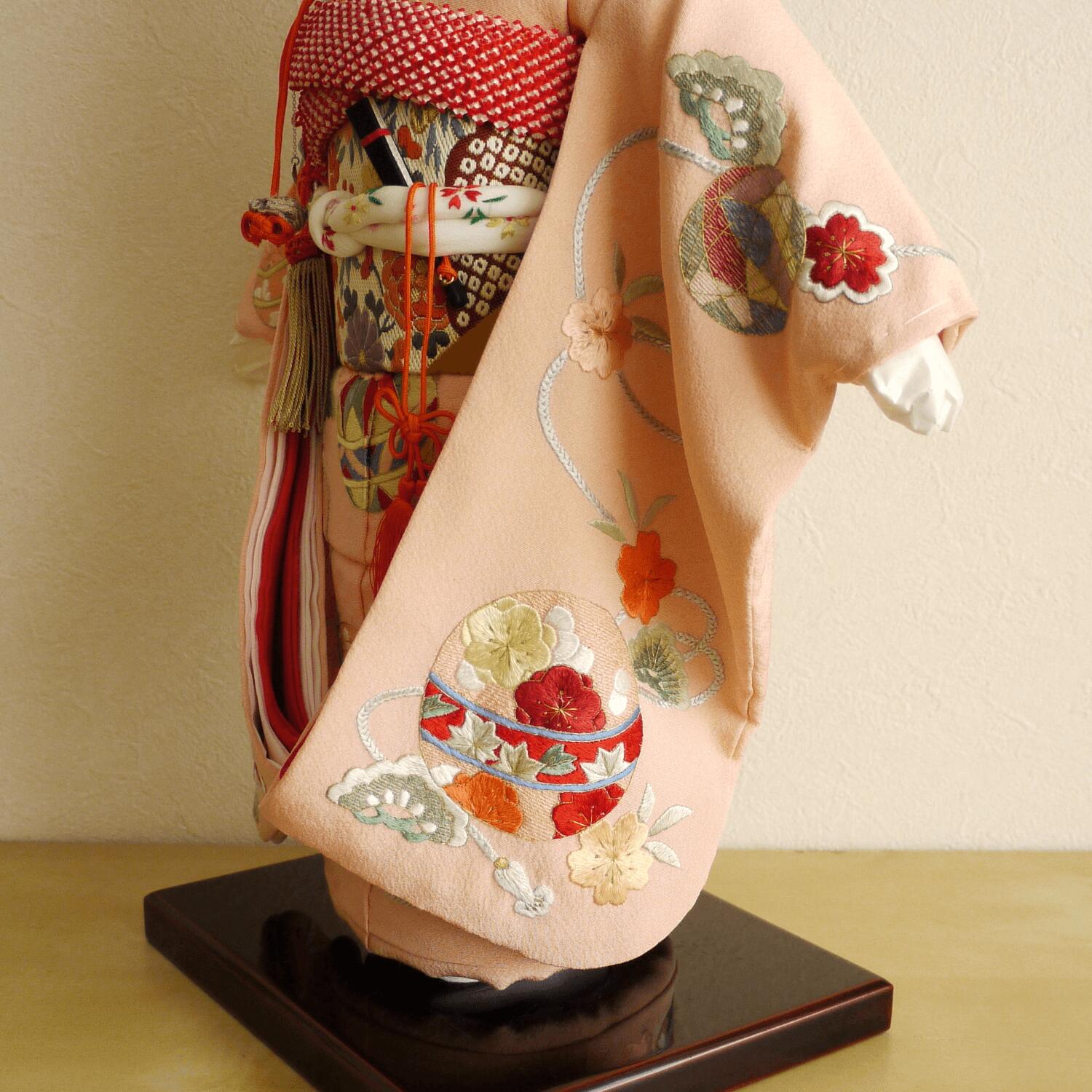 元賀章介作 12号(尺二)正絹手刺繍 手まり ピンク色 手塗本漆塗台 市松