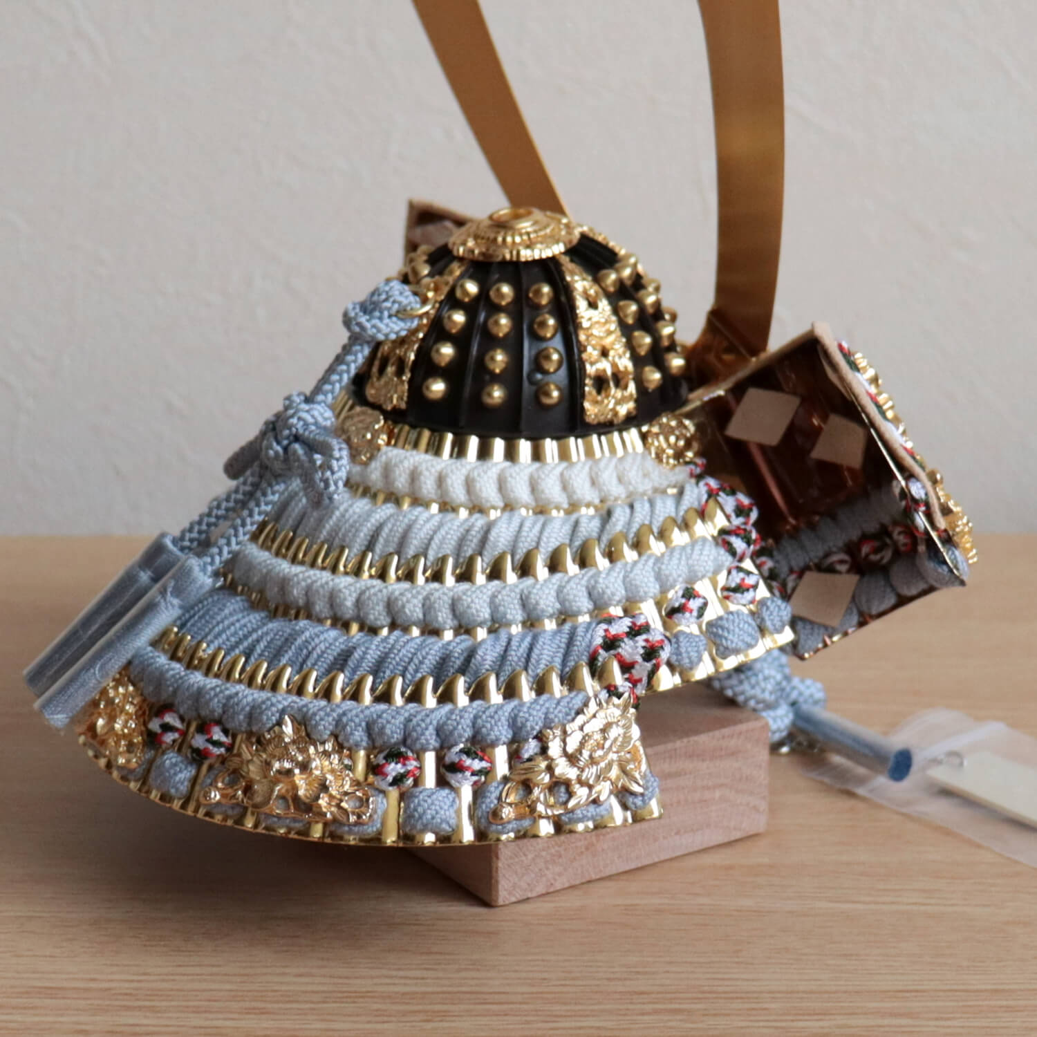 京都・平安武久作 京8号 薄水色糸縅 本金箔押し小札 国産桐几帳面取り