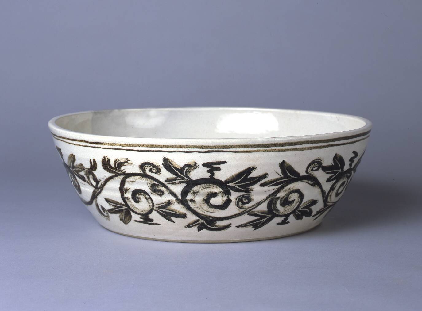 絵高麗写鉄絵唐草文鉢 – 兵庫陶芸美術館 収蔵品データベース