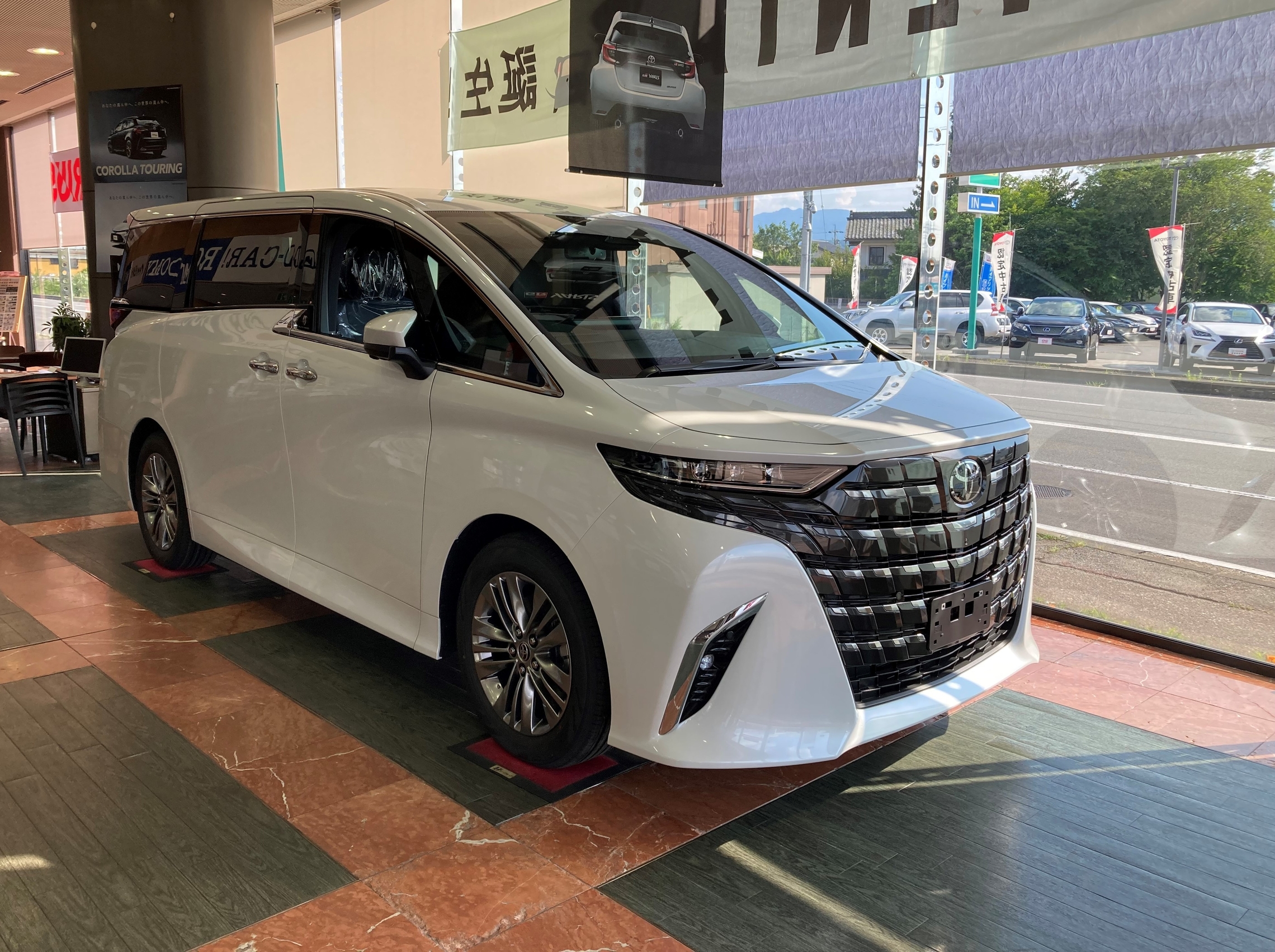 新型アルファード展示車 KINTO商談会