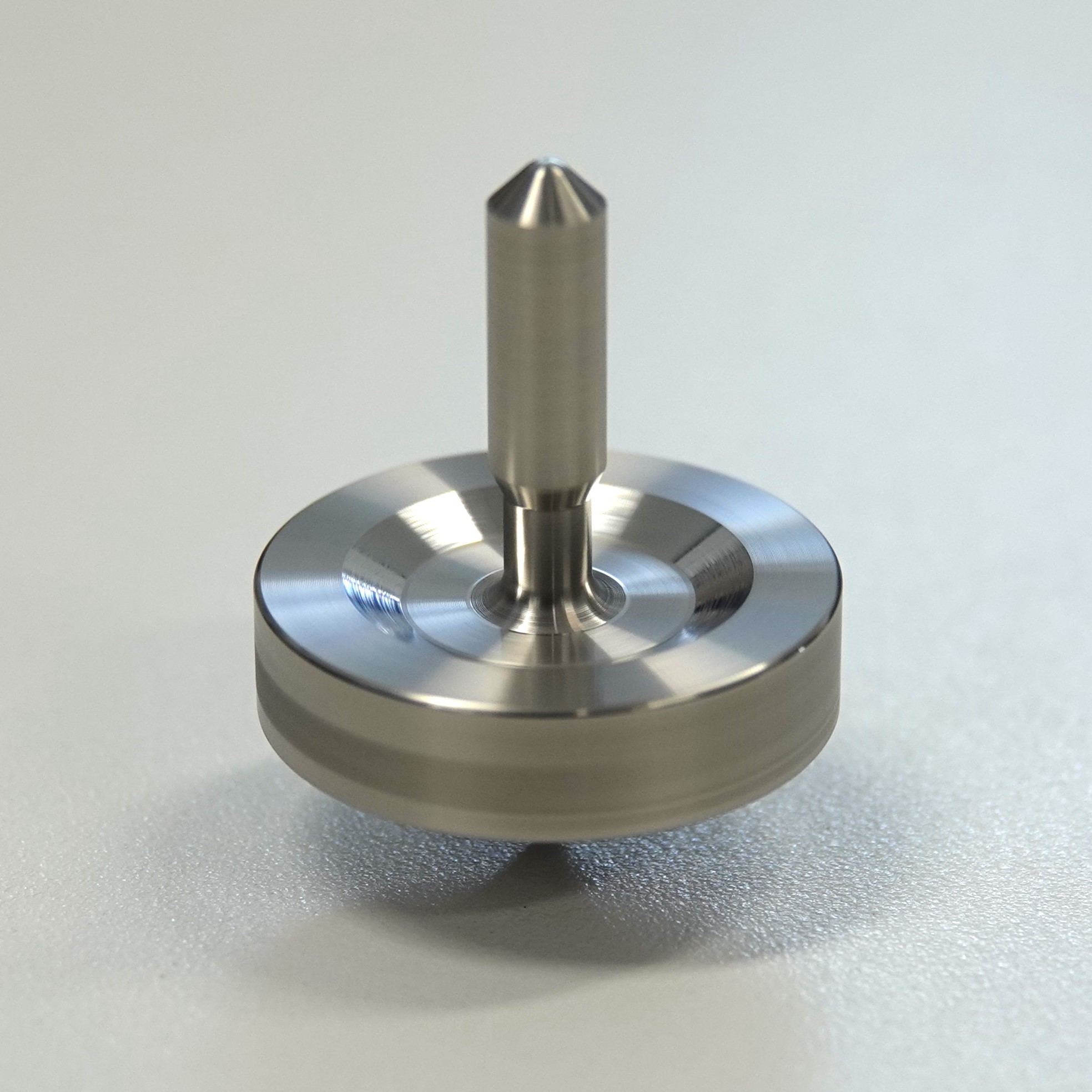 くまモン15周年記念 精密コマ』販売のお知らせ | ナカヤマ精密株式会社