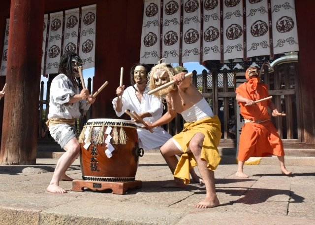 奈良市の東大寺で輪島「御陣乗太鼓」 能登復興への思い込め演奏 10月8
