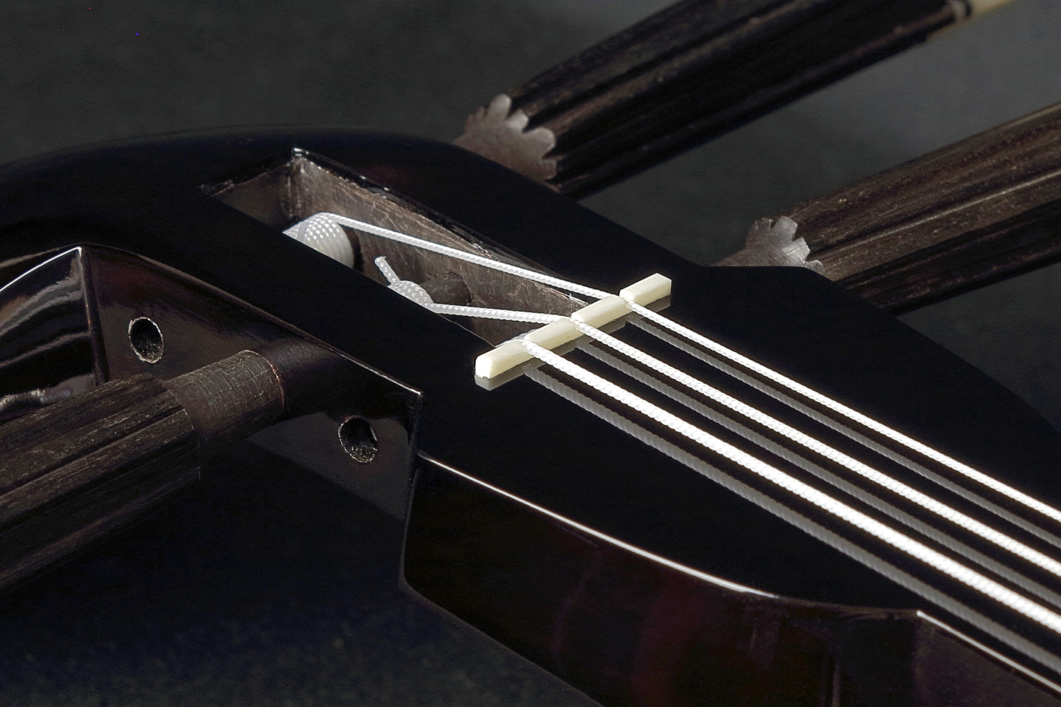 逸品三線】縞黒檀「知念大工型」本張り三線｜三線専門店ナビィ三線