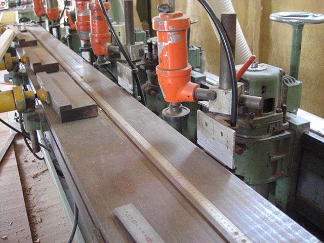 機械紹介｜会社案内｜ガレージドアの日本ドアコーポレーション株式会社