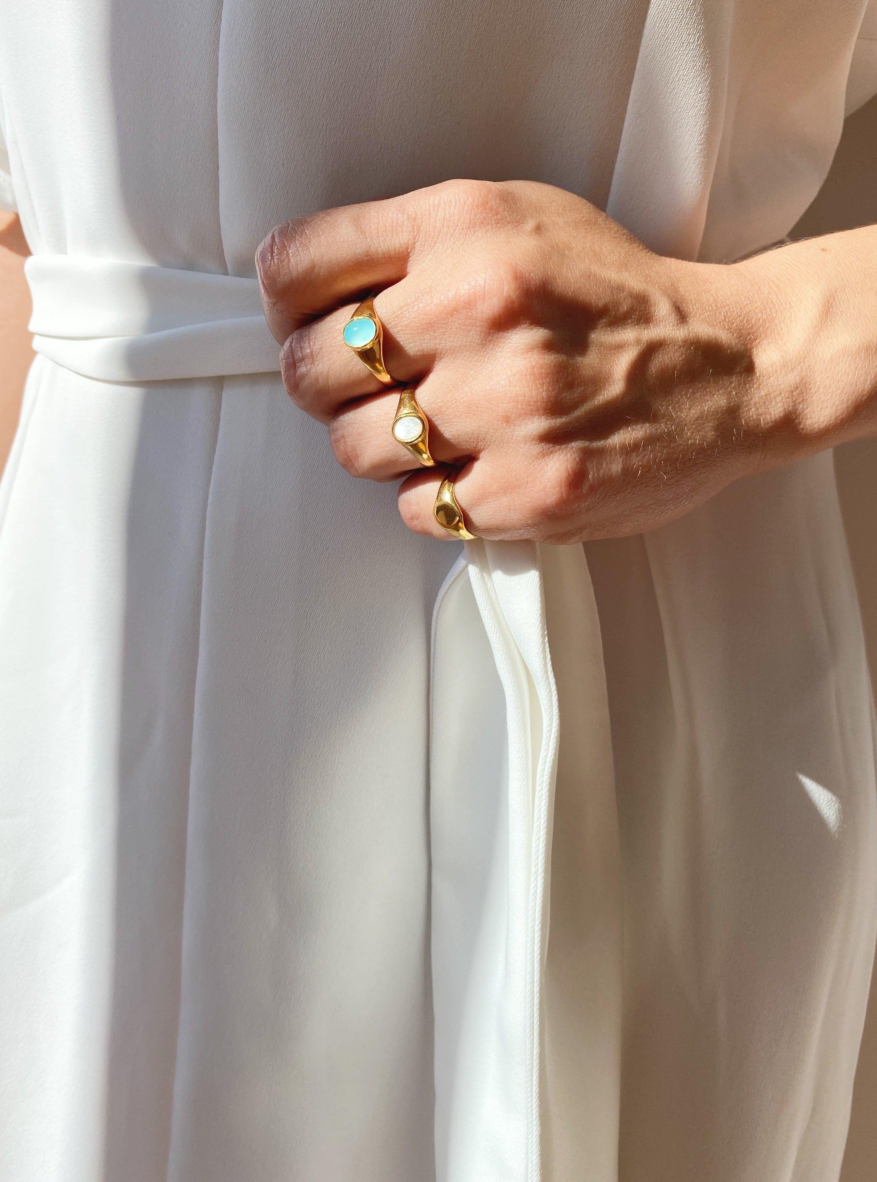 Mel Mini Signet Ring – NUUK