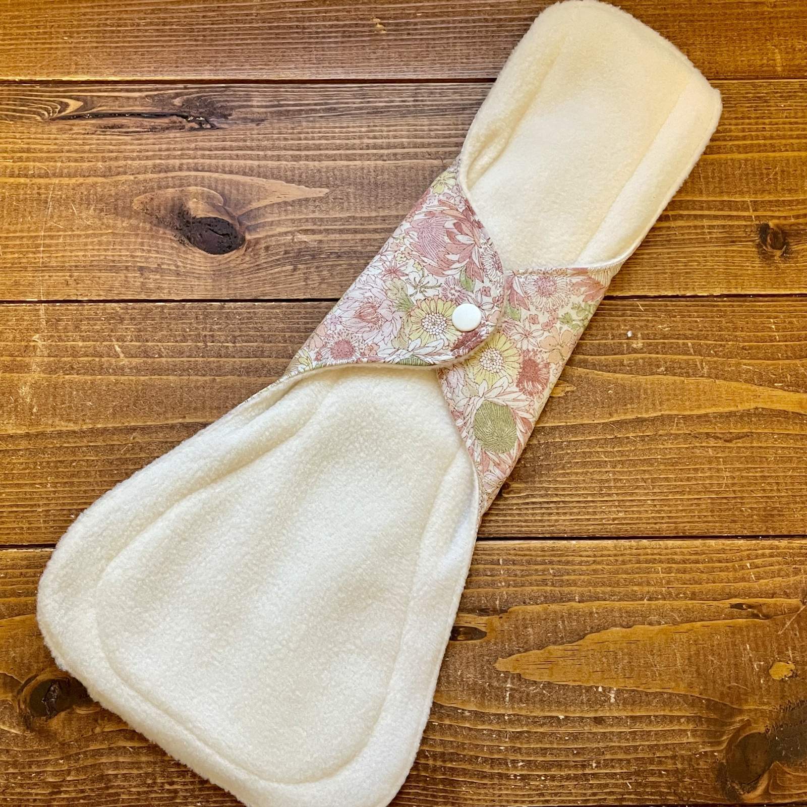 夜用布ナプキン30cm｜多い日も安心の防水仕様｜リバティ風フラワー