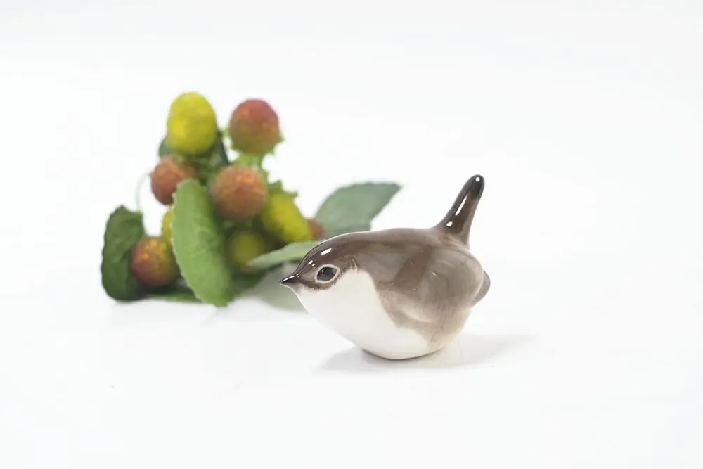 ヴィンテージLomonosov・フィギュリン / Wren ロシアで1744年から作