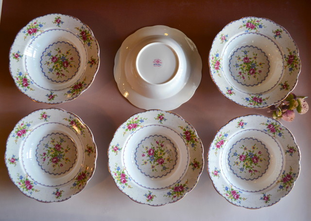 Antique Sam's Collectionロイヤルアルバートプチポワンディナーセット