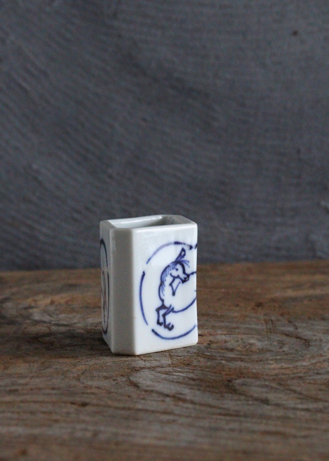 染付菱馬蓋置き 茶道具 蓋置 干支 午年 手書き染付