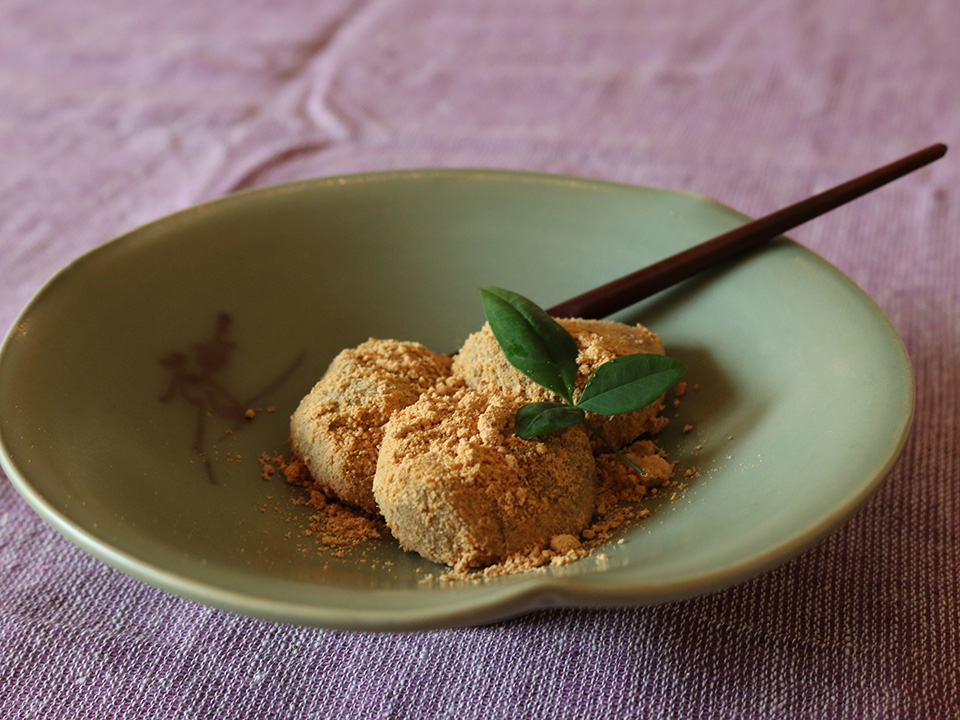 デッドストック】宗青磁 三方押 反高台平皿 有田焼| 産直！有田焼