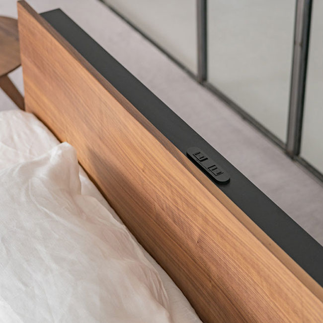 NOWHERELIKEHOMEのシンプルなベッドフレーム「ユニック シェルフ」は