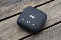 ゲオ、ワイヤレス充電も可能なBluetoothスピーカー内蔵テーブル。税込