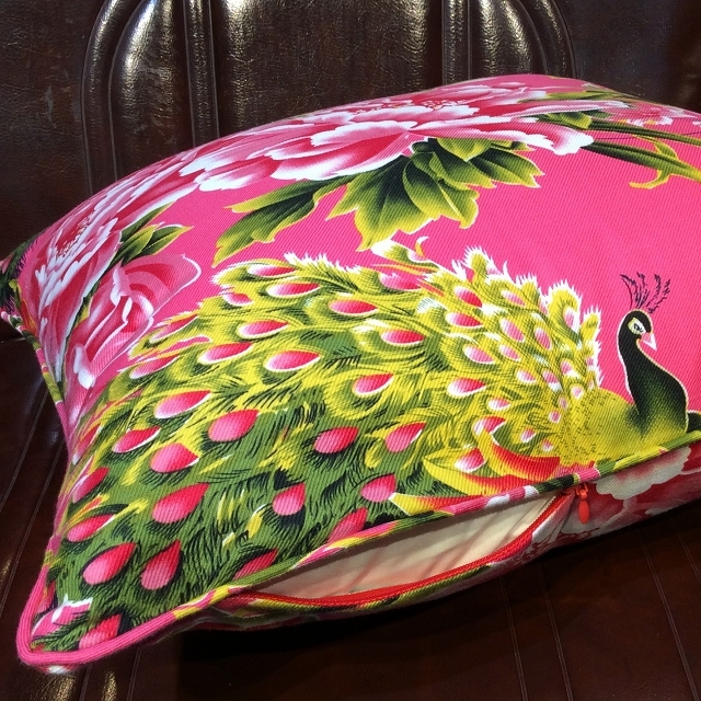 孔雀と牡丹のレトロクッションカバー/大阪/南堀江/ピサヌローク