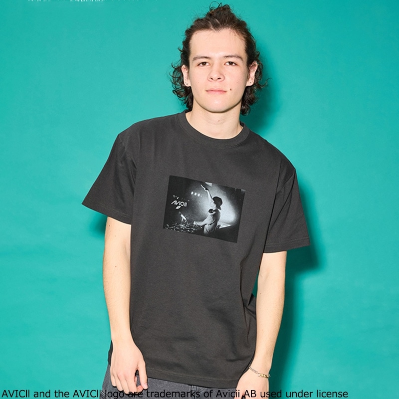 Avicii / アヴィーチー Tシャツ ブラック (ワイド)(ブラック): 通常