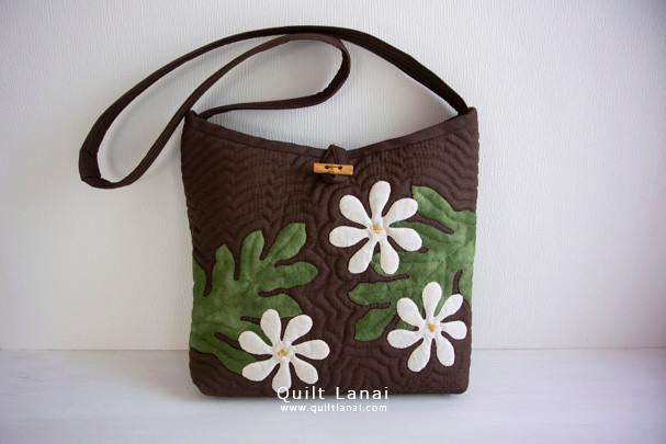 ティアレとラウアエの斜め掛けバッグ [ハワイアンキルトバッグのキルト