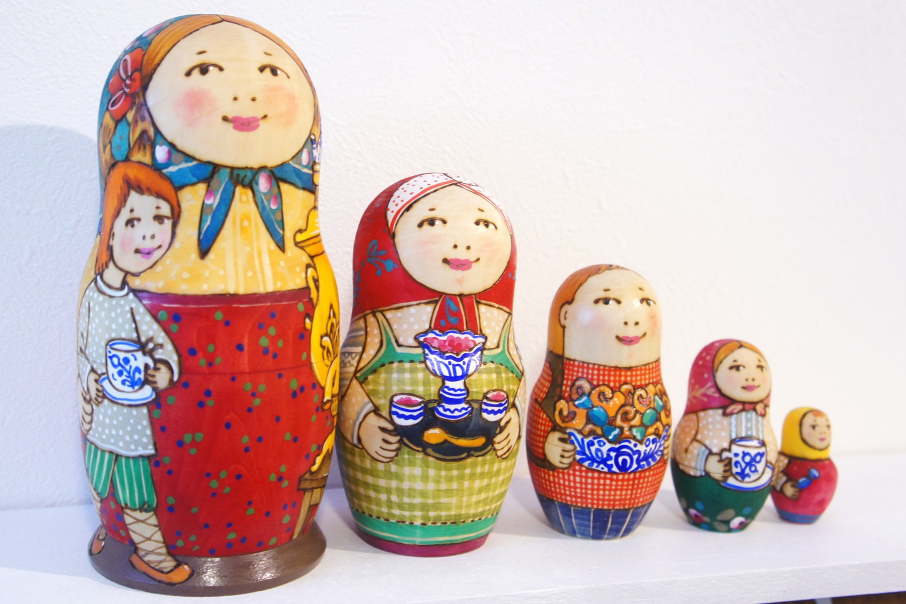 ドゥビニッチ作 ウッドバーニング・マトリョーシカ 5ピース ＜楽しい