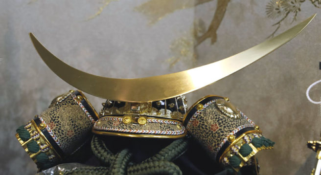 戦国武将「伊達政宗」の五月人形 兜に輝く三日月！ | | 人形の東玉