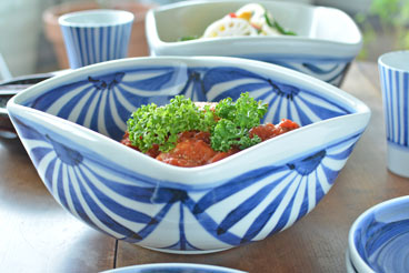 砥部焼の和食器 梅山窯の大鉢 【砥部工房 からくさ】