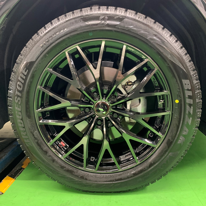 新型ハリアー (80系) に ブリザック VRX2 と レオニス MX を装着