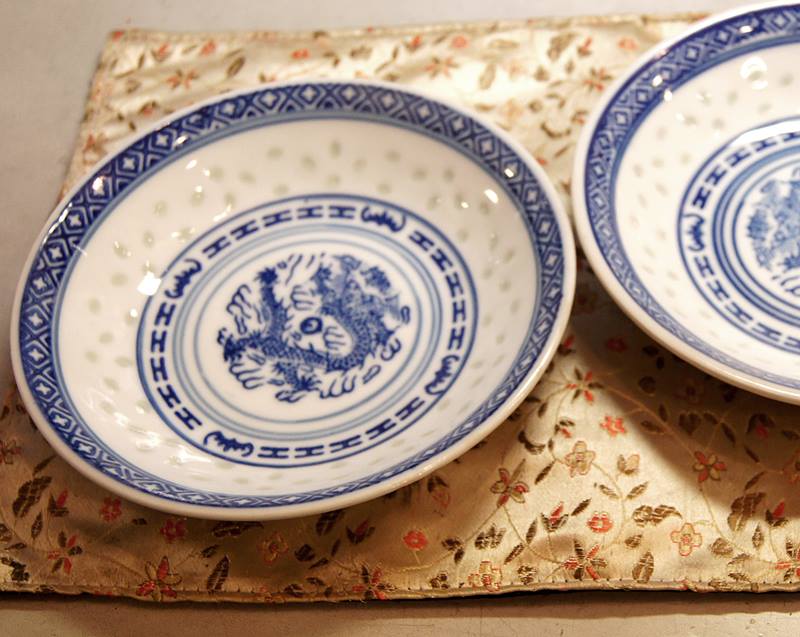 景徳鎮製 ホタル焼き 龍柄 反口五寸皿 大皿 No.23171105 - 横浜中華街