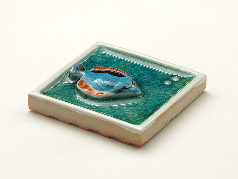 内装タイル アロハ 100角アクセント 魚ブルー 76974HMS | タイルライフ