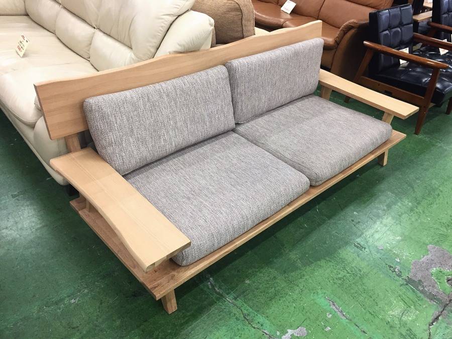 ニトリ 木枠2人掛けソファー入荷！【練馬店】｜2017年02月18日