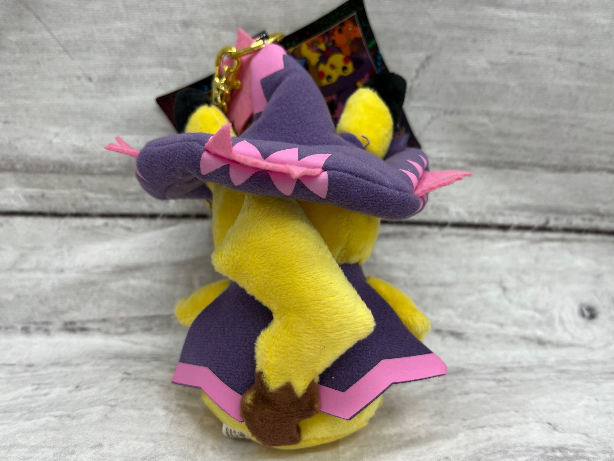 ポケモンセンター】仮装ピカチュウ(ムウマージ) ぬいぐるみマスコット