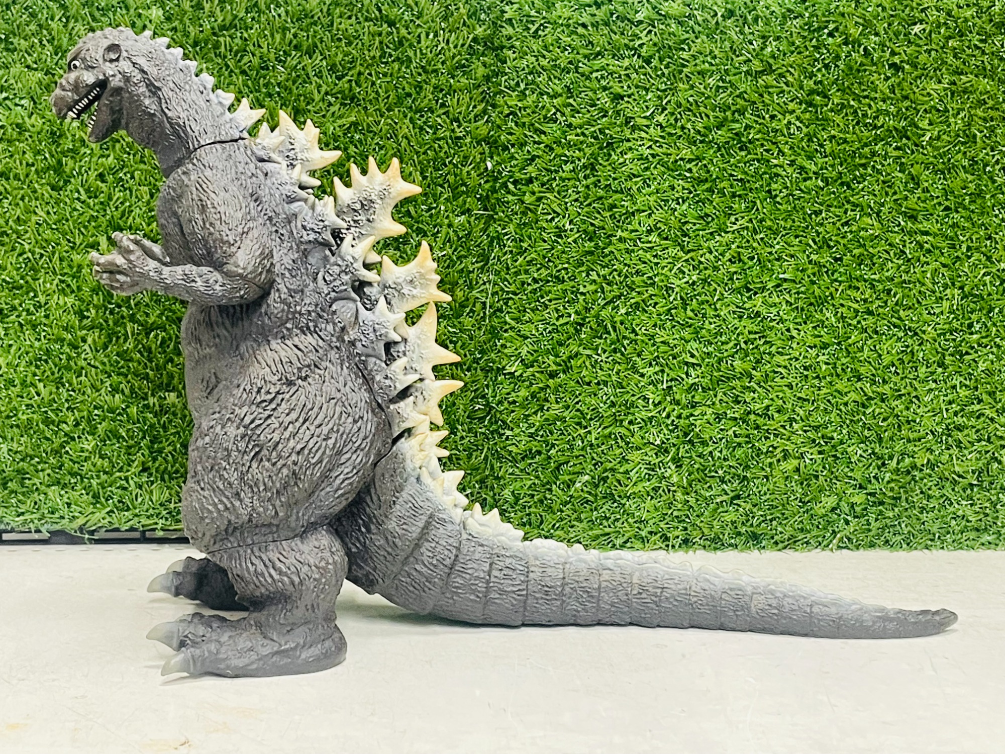 レトロホビー】ゴジラ襲来！初代ゴジラフィギュア2体同時入荷！｜2024