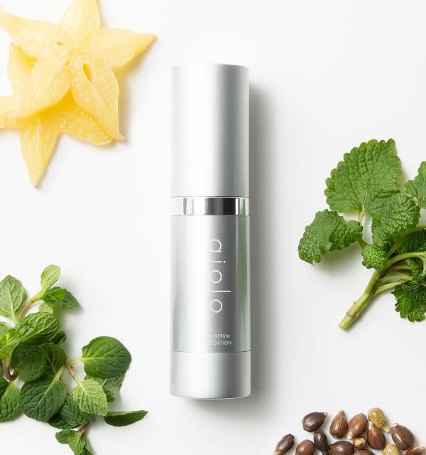 キオロスキンセラムファンデーション本品78％OFF＋プレゼント！シワ