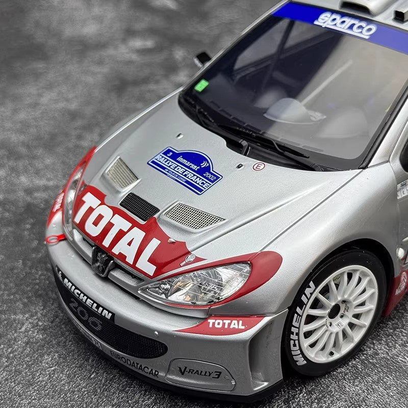 Peugeot 206 WRC – Panizzi TDC Silver 2002 (1:18 Scale by OTTO
