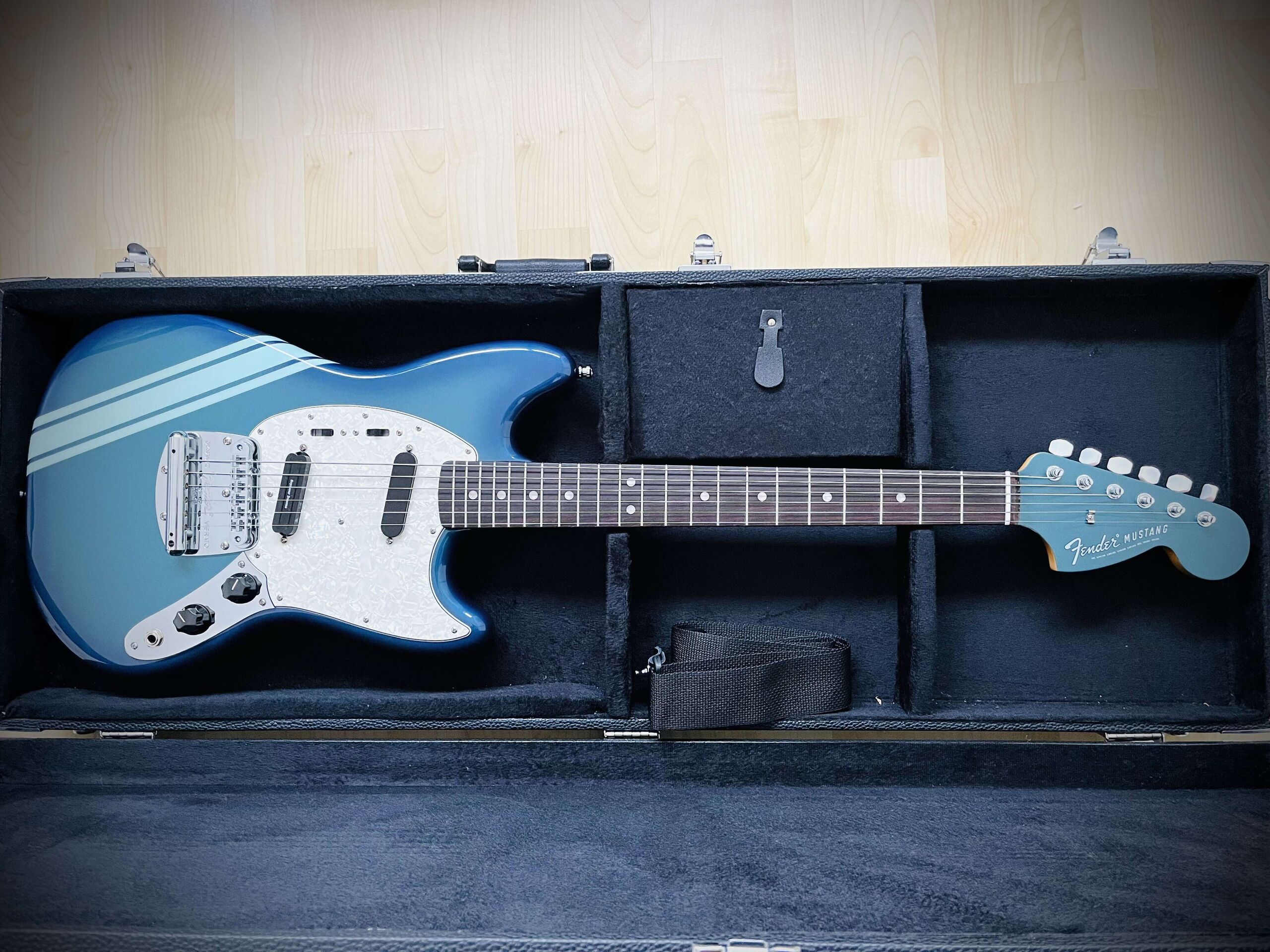 2025年にカート・コバーンのムスタング・スカイスタングをソニック