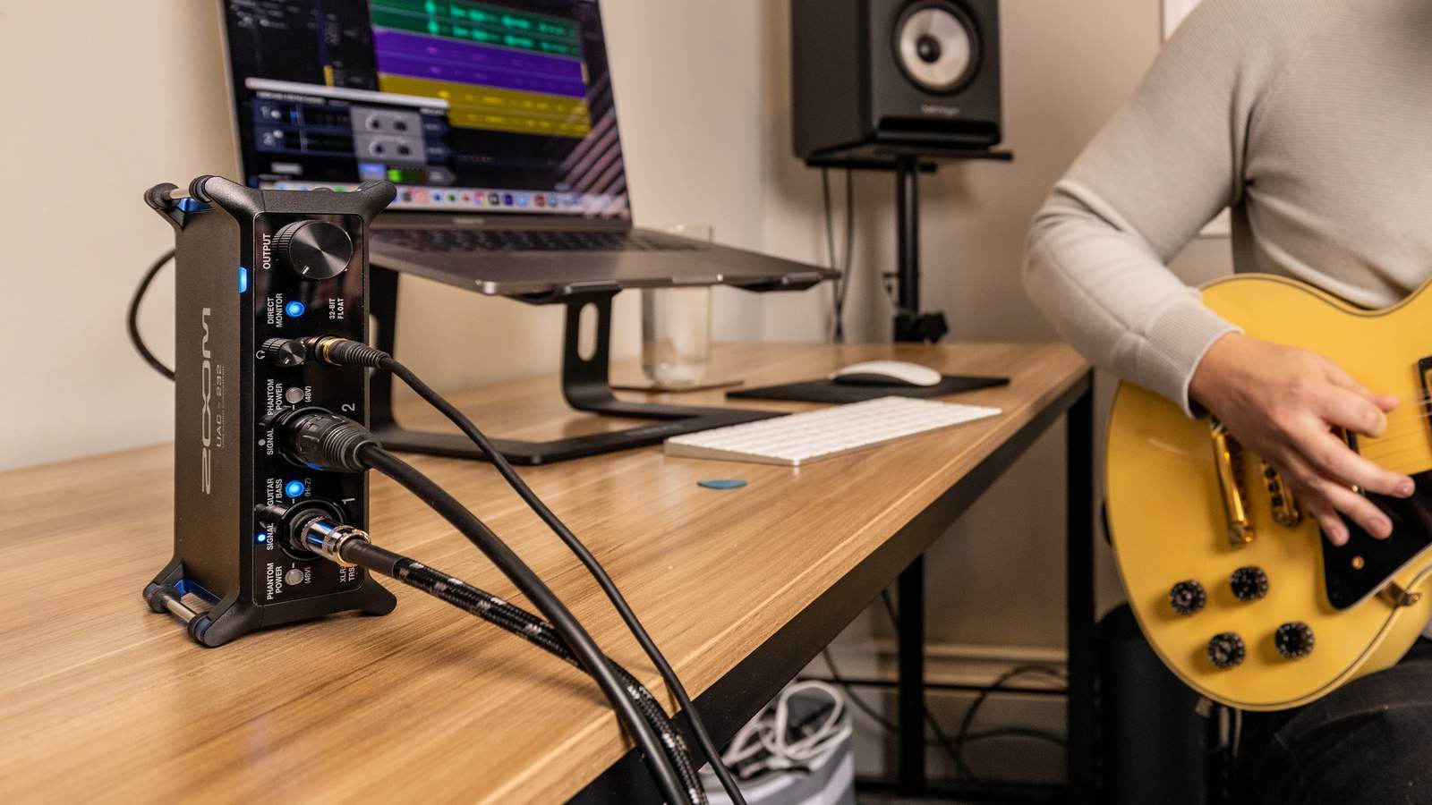 UAC-232 USB Audio Converter | ZOOM