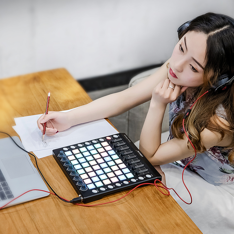 Worlde PAD48ポータブルusb midiドラムパッドコントローラ48 rgbバック