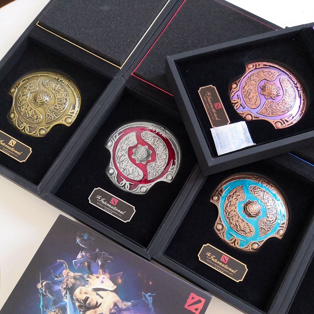 DOTA 2 Action Figure Game Keychain Immortal Champion Shield Roshan