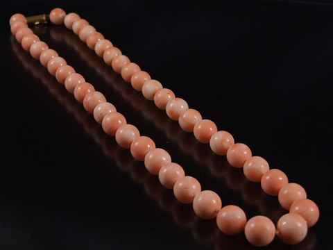 エンジェルスキン珊瑚（天使の肌コーラル）ネックレス