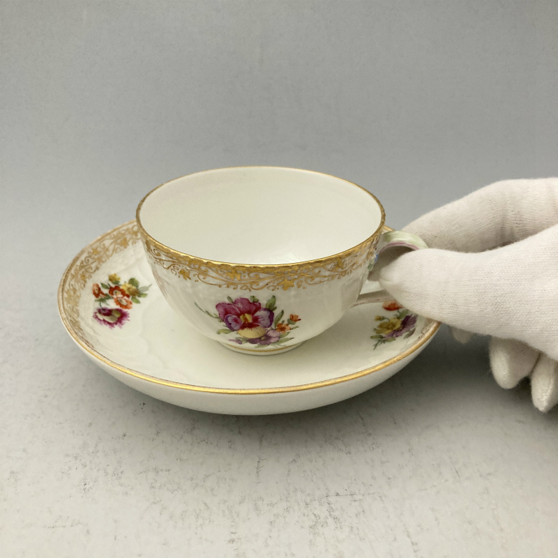 KPM ベルリン「KPM窯 花文様 ティーカップ&ソーサー」《アンティック