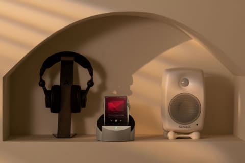 Astell&Kern「SP4000/PD10」用の、XLR搭載クレードル「AK CRADLE