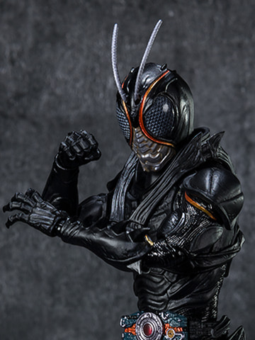 リアルな質感を表現した黒いボディを再現。「S.H.Figuarts 仮面
