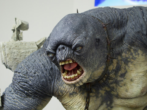 ロード・オブ・ザ・リング」より「ケイブ・トロール」巨大スタチューが