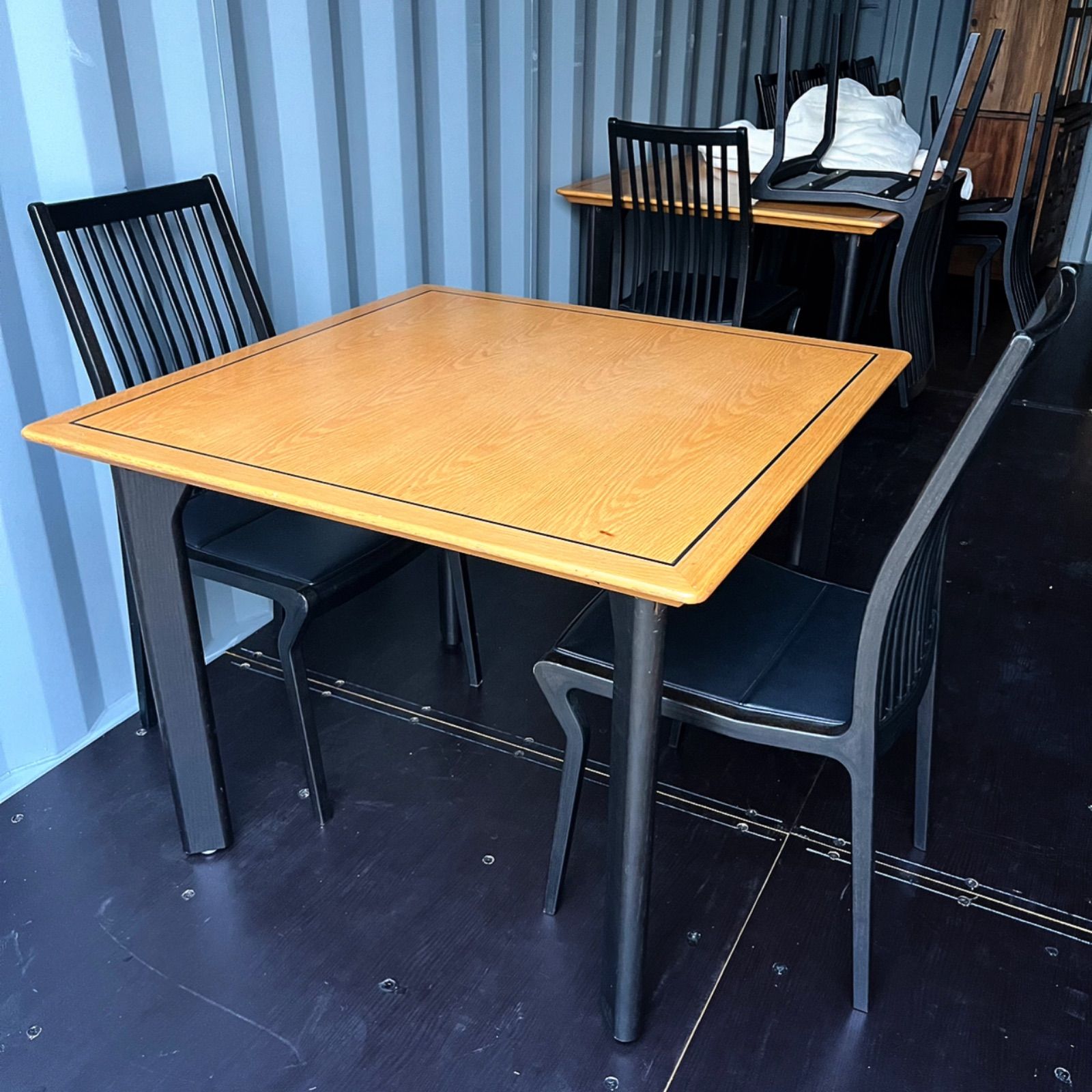 取付無料！天童木工 北欧モダン風正方形ダイニングテーブル