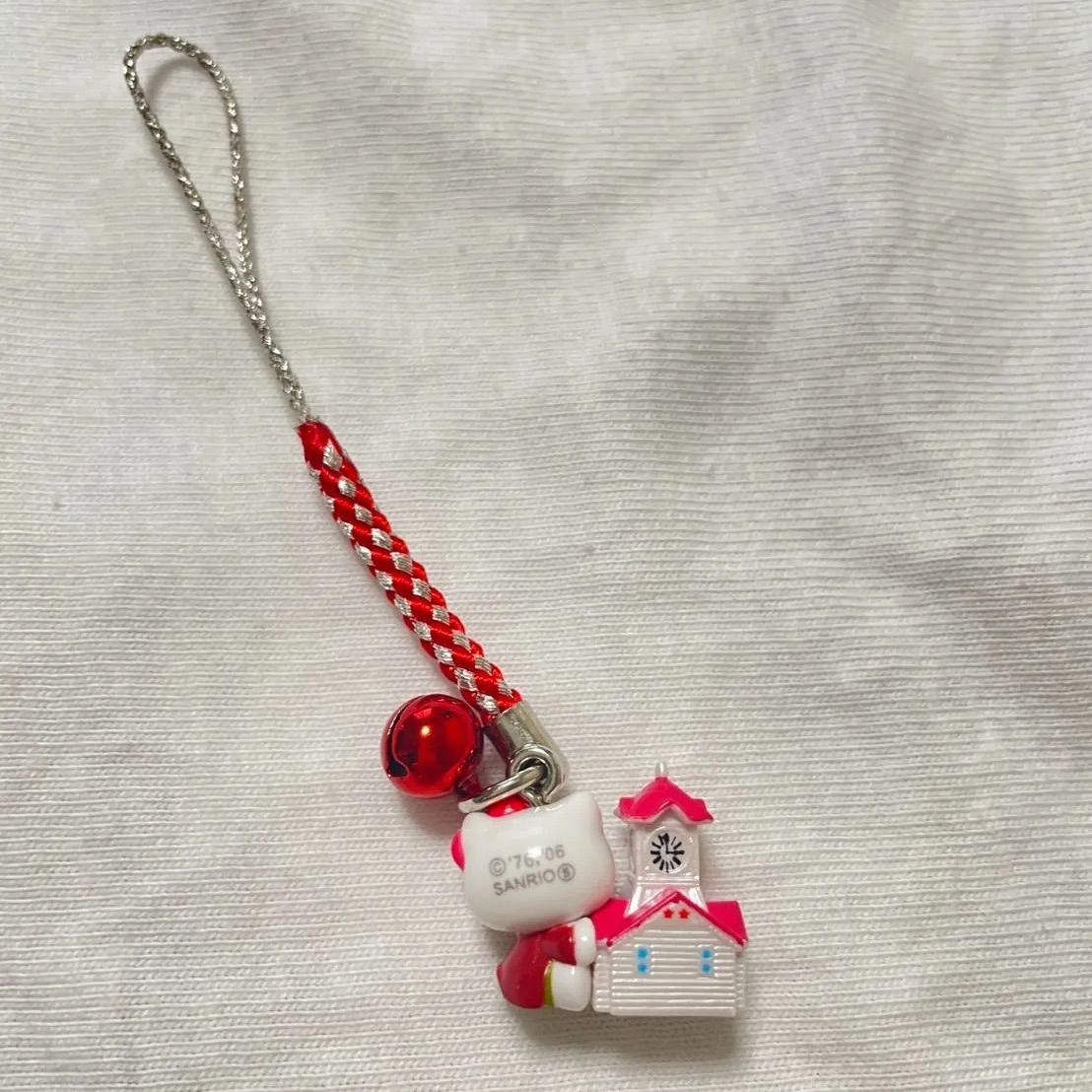 ご当地キティストラップ 根付け 鈴付き 北海道限定 札幌時計台 - メルカリ
