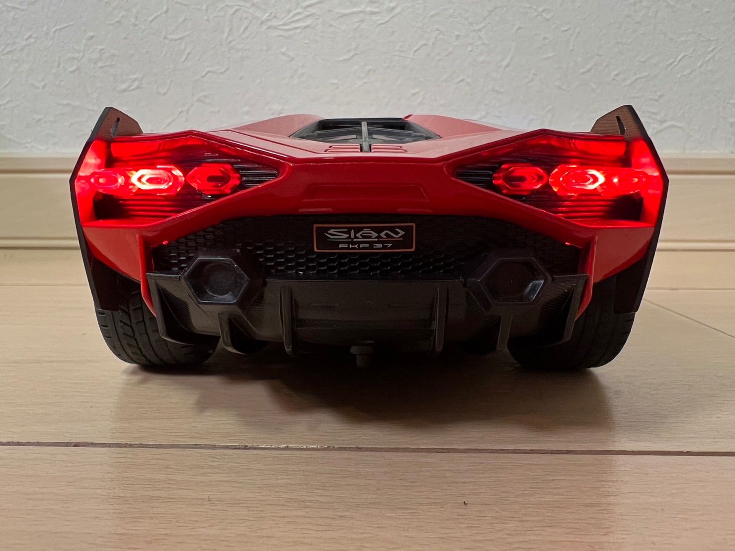 再入荷・ラスト2台】ランボルギーニ シアン ミニカー 1/18 H102 - メルカリ