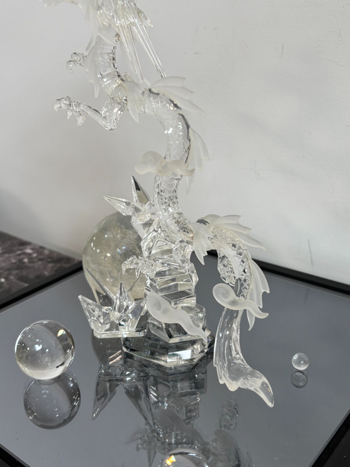 美品 天然水晶工芸品「天翔龍」天を翔け福を掴む 日本伝統工芸正会員