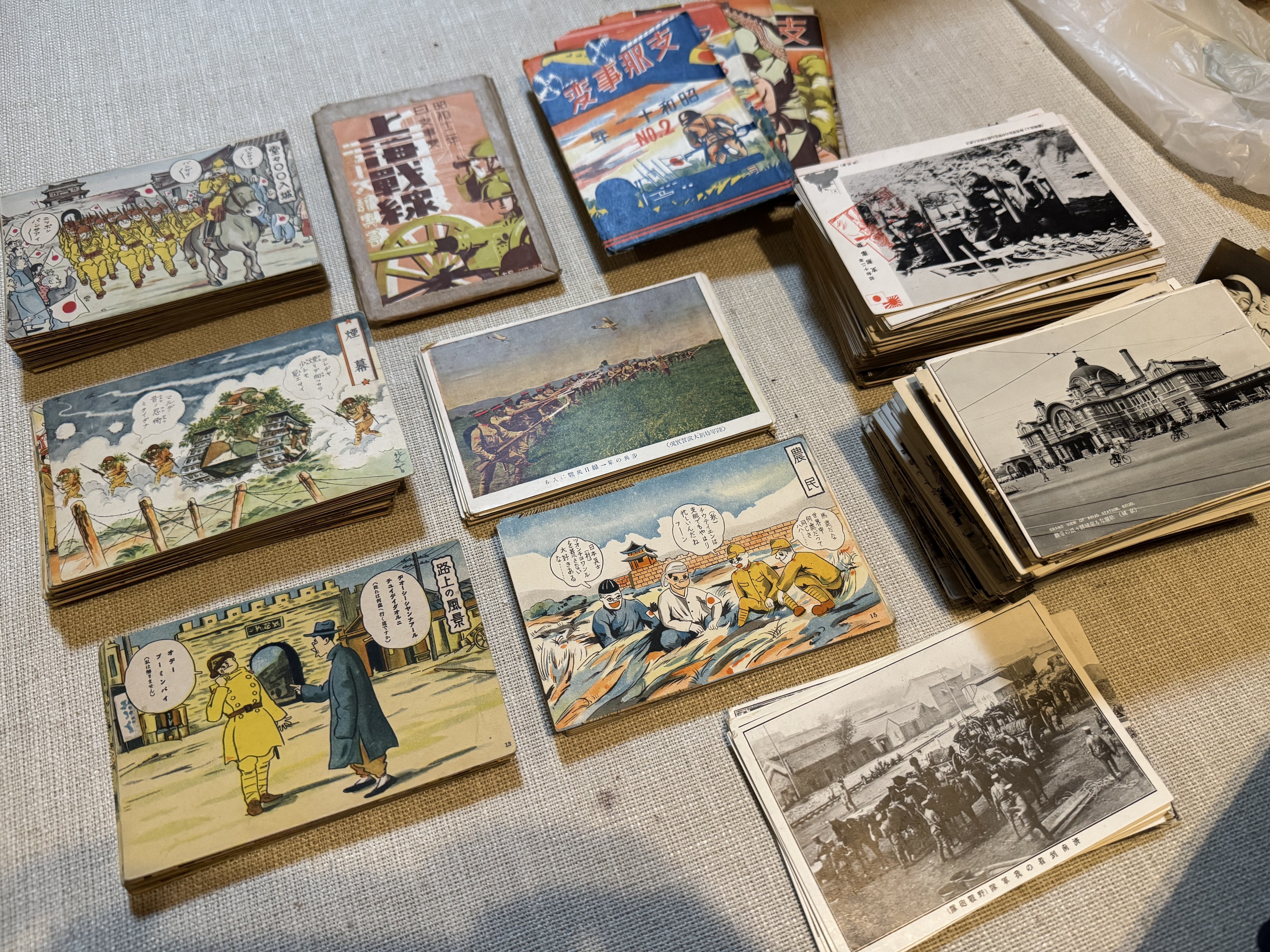 満州の古い絵葉書、166枚、スクラップに貼り付け、戦前、軍人、戦争