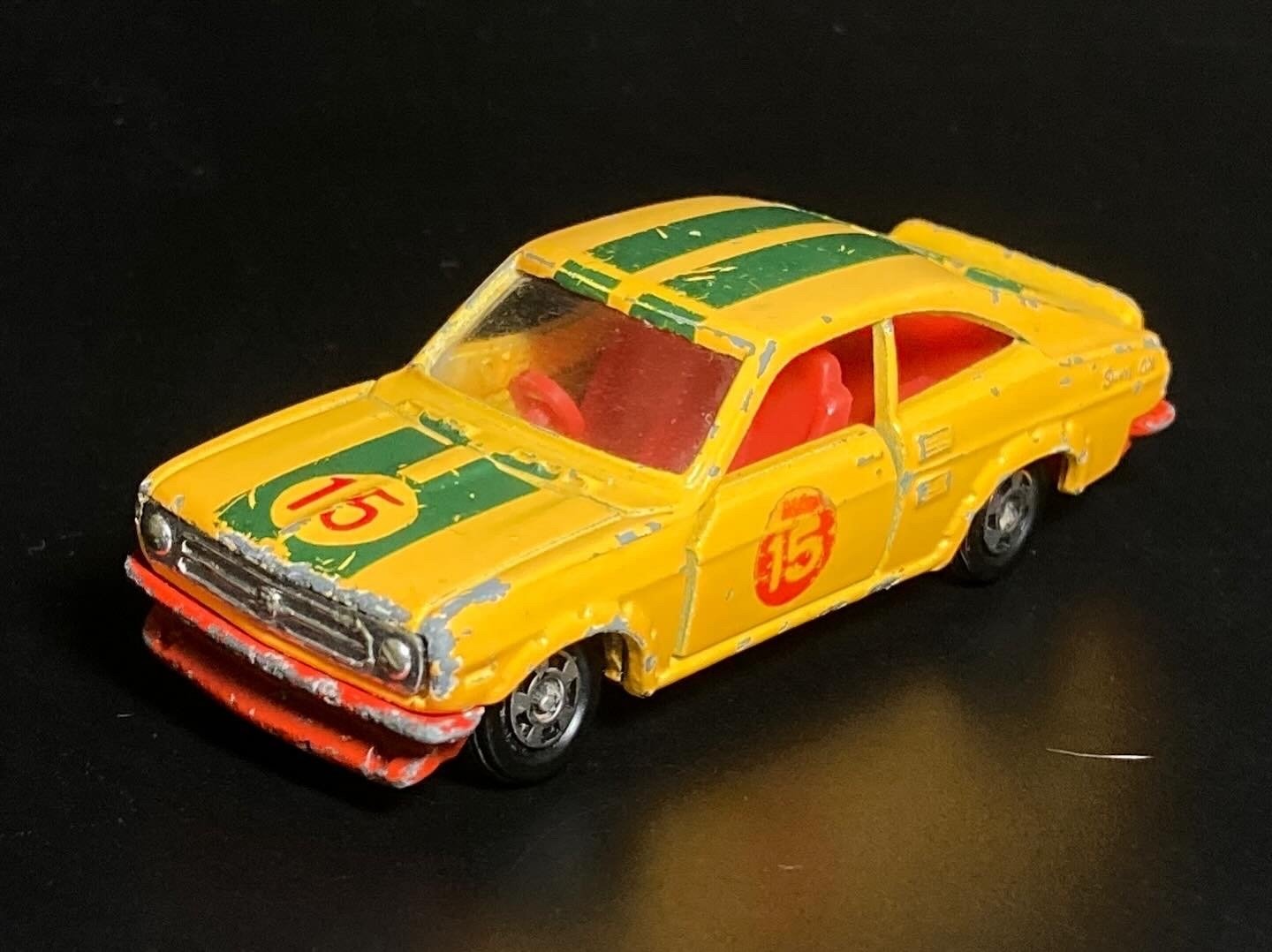 昭和トミカの記憶】日産サニークーペ1200GXレーシング──黄色いボディ