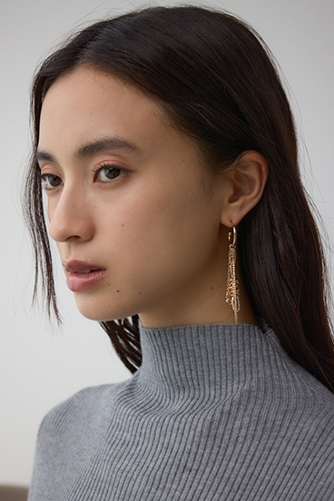 ツイストチェーンアシンメトリーピアス｜WOMEN｜250IAB56-184K｜AZUL